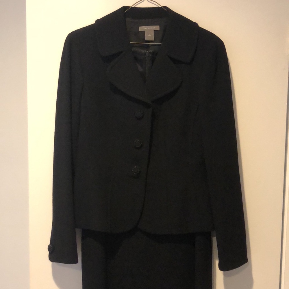 Wool sleeveless dress with matching jacket